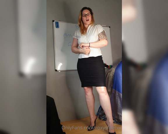 Miss Roxy xx aka Roxysfeetxx OnlyFans - Beta School 2 Foot Worship