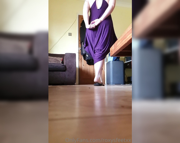 Miss Roxy xx aka Roxysfeetxx OnlyFans - Slow motion Giantess 1