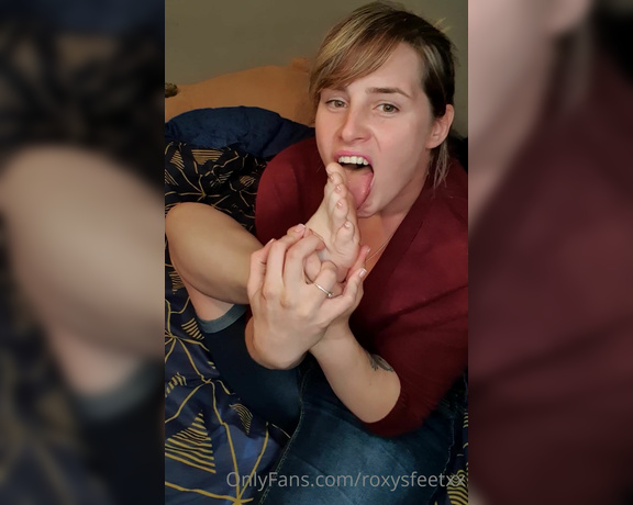 Miss Roxy xx aka Roxysfeetxx OnlyFans - Oh you love seeing my worship my own feet have 2 more videos then ) 2