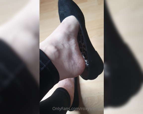 Miss Roxy xx aka Roxysfeetxx OnlyFans - Playing with my flats