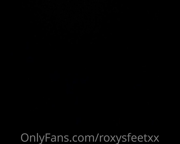 Miss Roxy xx aka Roxysfeetxx OnlyFans - Any ever wish that they could be sat on by me Well let me make your dreams come true