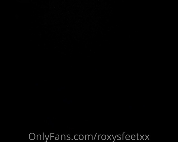 Miss Roxy xx aka Roxysfeetxx OnlyFans - Any ever wish that they could be sat on by me Well let me make your dreams come true