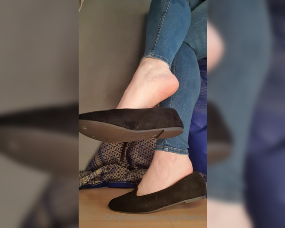 Miss Roxy xx aka Roxysfeetxx OnlyFans - Big fan of these flat shoes, just need to stink them up good now