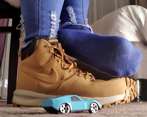 Miss Roxy xx aka Roxysfeetxx OnlyFans - Giantess toys with your car with her boots , socks and barefeet