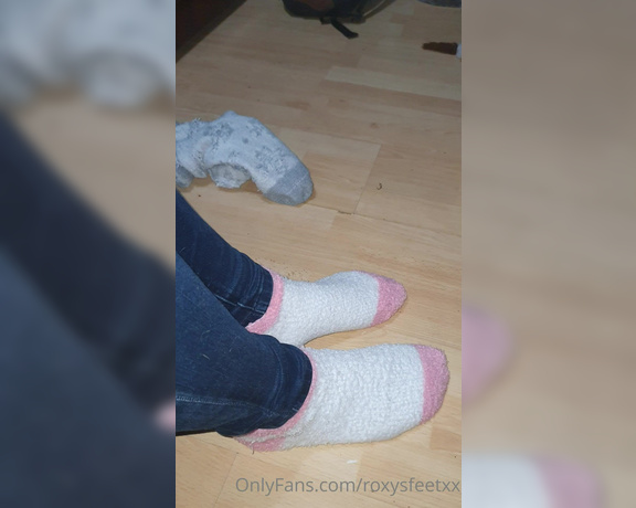 Miss Roxy xx aka Roxysfeetxx OnlyFans - Fluffy, sweaty sock removal