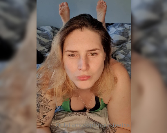 Miss Roxy xx aka Roxysfeetxx OnlyFans - I know I make you weak when Im teasing you in the pose