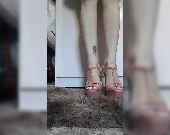 Feet Braga aka Feetbraga OnlyFans - Mostrando a sandlia nova