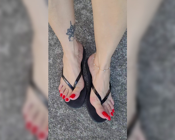 Feet Braga aka Feetbraga OnlyFans - Eu amei essa cor laranja nas minhas unhas quem amou who loved this new orange color on my nails