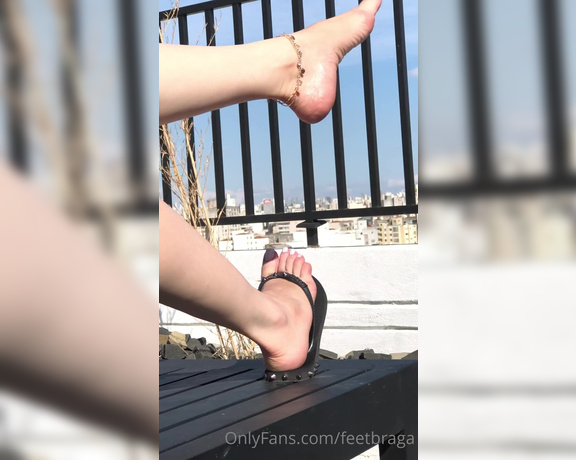 Feet Braga aka Feetbraga OnlyFans - Eu amo este vdeo , mostrando bastante as solas rosadas