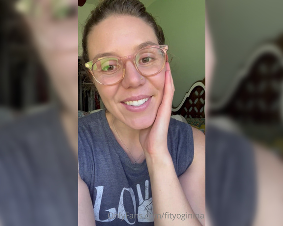 Nina aka Fityoginina OnlyFans - Rambly life update! Please also vote on mail color because I need to do my toes! Test colors on my