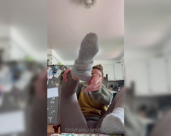 Nina aka Fityoginina OnlyFans - Taking a lil break from work to give you a lil booty and foot tease I want to hiking today and take