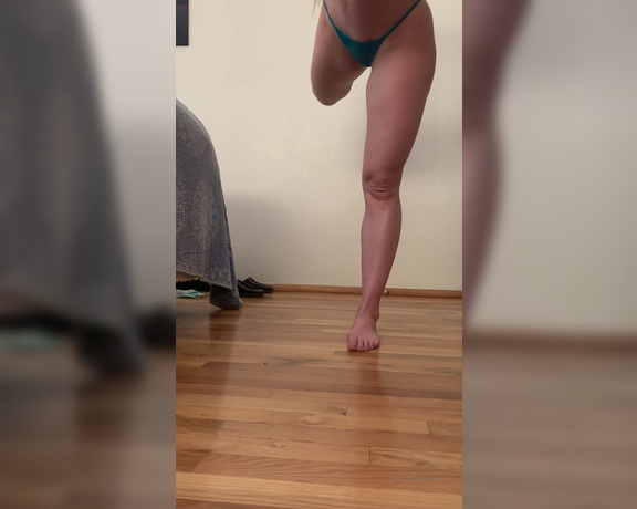 Nina aka Fityoginina OnlyFans - Yesterday’s red or today’s teal