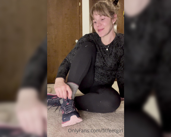 Nina aka Fityoginina OnlyFans - Fall girlfriend JOI Setting we spend all day doing yard work and when we come inside, I decide