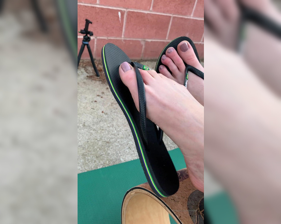 Nina aka Fityoginina OnlyFans - Flip flops are just to tempting not to play with I simply cannot wear them without doing some dangl