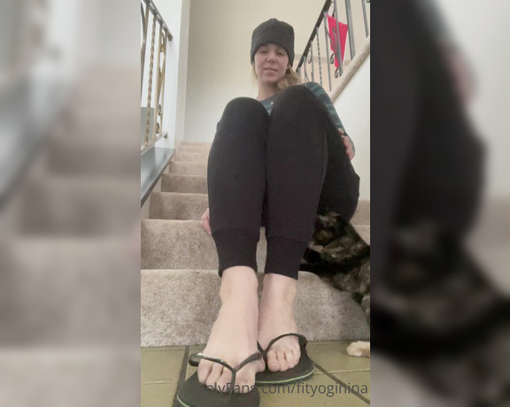 Nina aka Fityoginina OnlyFans - Cats and flip flops because my all time biggest flip flop fan is back after a few sad months away