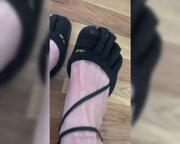 Nina aka Fityoginina OnlyFans - Houston, we have a problem My beloved vibram five finger shoes I wear for work in my studio have 4