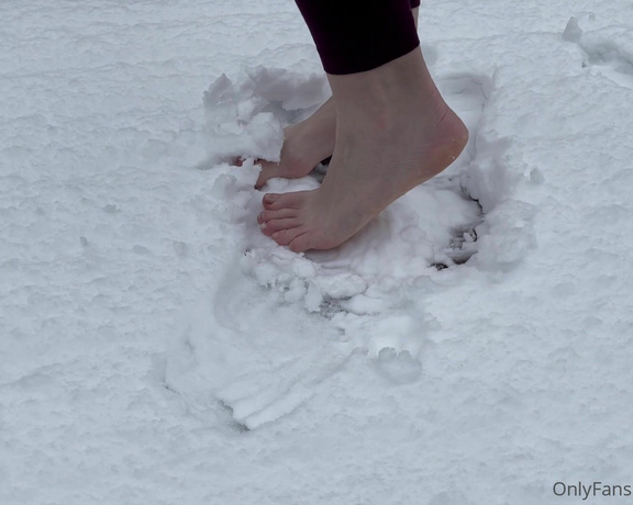 Nina aka Fityoginina OnlyFans - First snow!!!