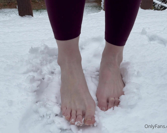 Nina aka Fityoginina OnlyFans - First snow!!!