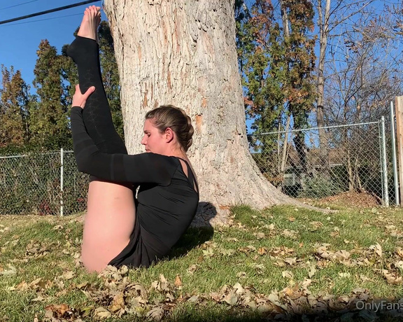 Nina aka Fityoginina OnlyFans - Playful outside on a very cold but sunny day this week! I tried to be so smooth and cool with that