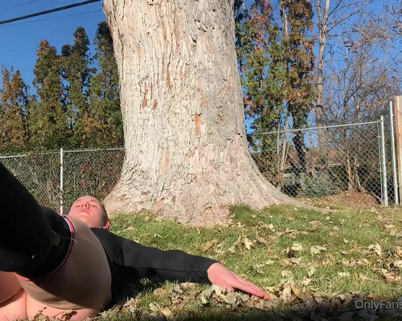 Nina aka Fityoginina OnlyFans - Playful outside on a very cold but sunny day this week! I tried to be so smooth and cool with that