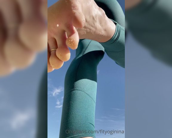 Nina aka Fityoginina OnlyFans - Last of the sandy, outdoor feet today!