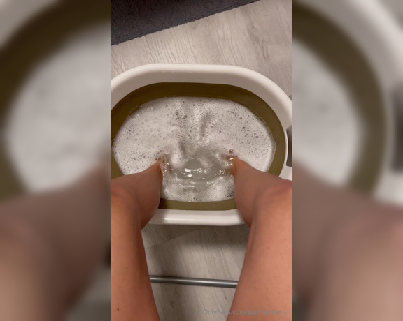 Goddess Gabriella aka gabriellafetish - 06-01-2024 OnlyFans Video - a little foot bath for this evening