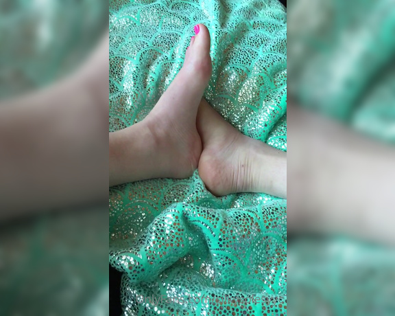 SilkySolesYYC aka Silkysolesyyc OnlyFans - Happy Foot Fetish Friday! A nice relaxing slow motion video today Imagine my soft soles gliding ove