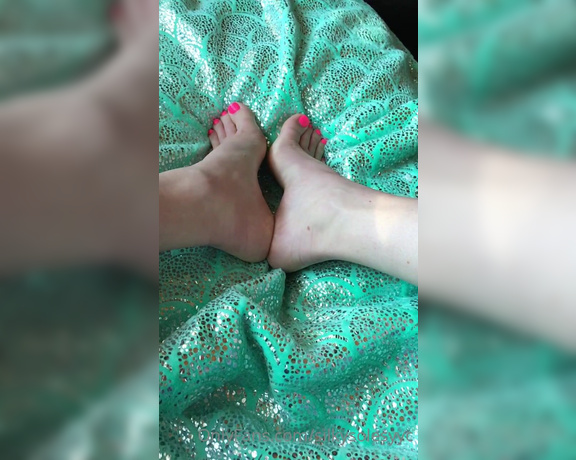 SilkySolesYYC aka Silkysolesyyc OnlyFans - Happy Foot Fetish Friday! A nice relaxing slow motion video today Imagine my soft soles gliding ove