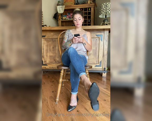 Misstinytootsies aka Misstinytootsies OnlyFans - Caught you staring in the waiting room