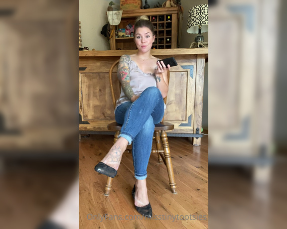 Misstinytootsies aka Misstinytootsies OnlyFans - Caught you staring in the waiting room