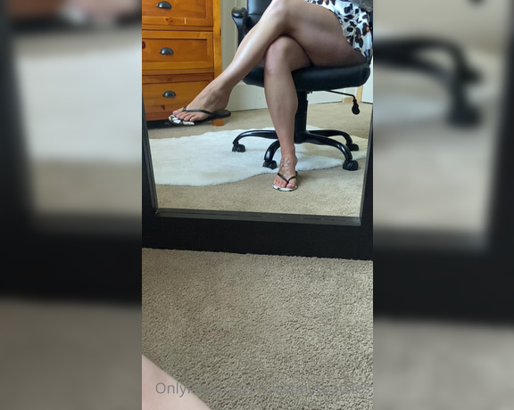 Misstinytootsies aka Misstinytootsies OnlyFans - POV I’m at the salon waiting for my hair appointment, taking full advantage of this wonderful mirror