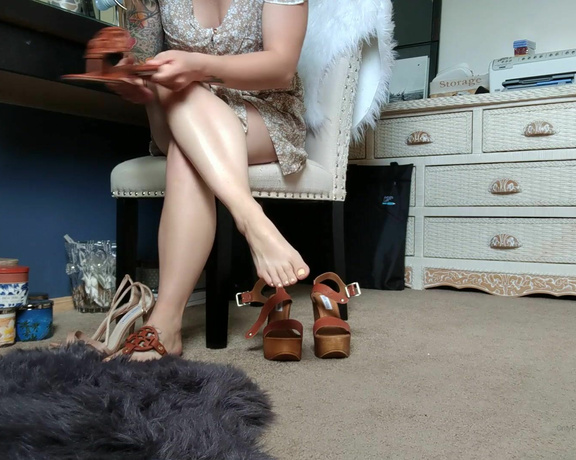 Misstinytootsies aka Misstinytootsies OnlyFans - Excuse me, are you spying on your step mommy Sneaking into my closet, and spying on me is not very