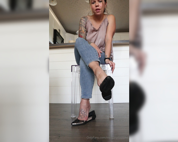 Misstinytootsies aka Misstinytootsies OnlyFans - Caught you staring