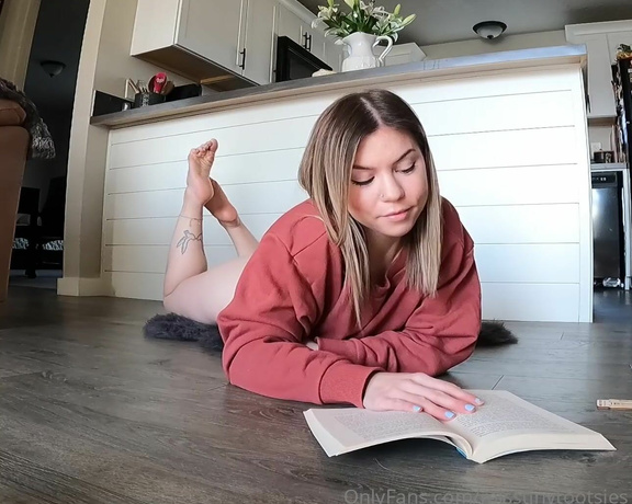 Misstinytootsies aka Misstinytootsies OnlyFans - I’m just trying to ignore you and concentrate on my book, but of course I catch you staring You can