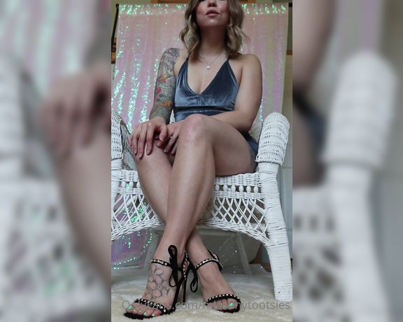 Misstinytootsies aka Misstinytootsies OnlyFans - New video alert! I knew these heels were going to catch your eye I can see it on your face babe