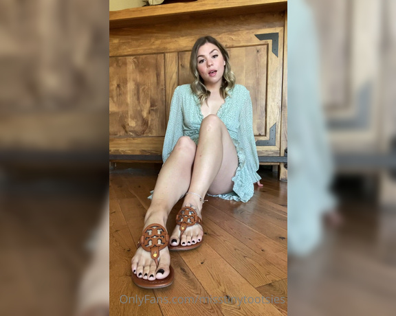 Misstinytootsies aka Misstinytootsies OnlyFans - Hello daddy, I know you’ve been missing me so much while I’ve been away at college But in just