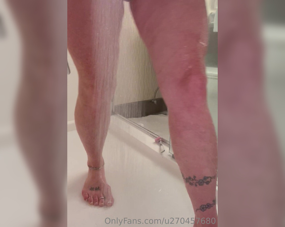 Amysoles269 aka Amysoles269 OnlyFans - Help me shave my legs