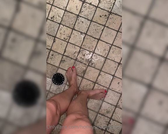 Honey Crest aka Honeysperfectfeet OnlyFans - Shower toe points