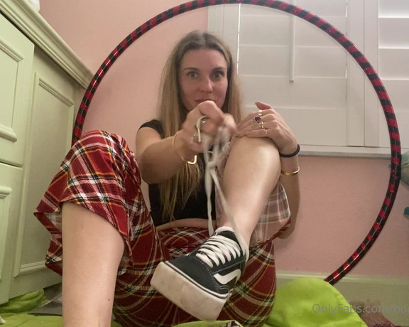 Honey Crest aka Honeysperfectfeet OnlyFans - Happy Sunday! Let me show you my feet!