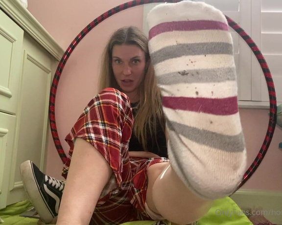 Honey Crest aka Honeysperfectfeet OnlyFans - Happy Sunday! Let me show you my feet!