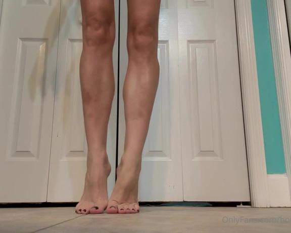Honey Crest aka Honeysperfectfeet OnlyFans - Here is a nice little ballerina flavored footshow for you to start your Thursday off with!