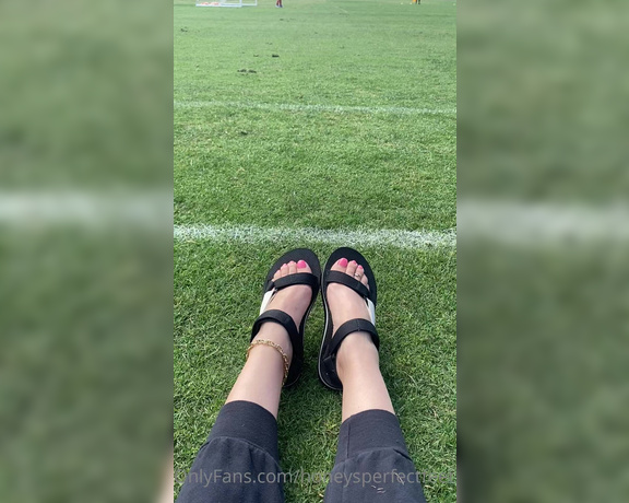 Honey Crest aka Honeysperfectfeet OnlyFans - Chipped polish soccer mom feet 1