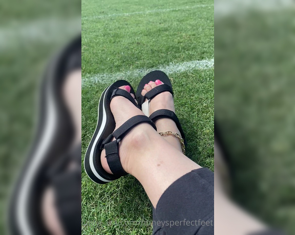 Honey Crest aka Honeysperfectfeet OnlyFans - Chipped polish soccer mom feet 1