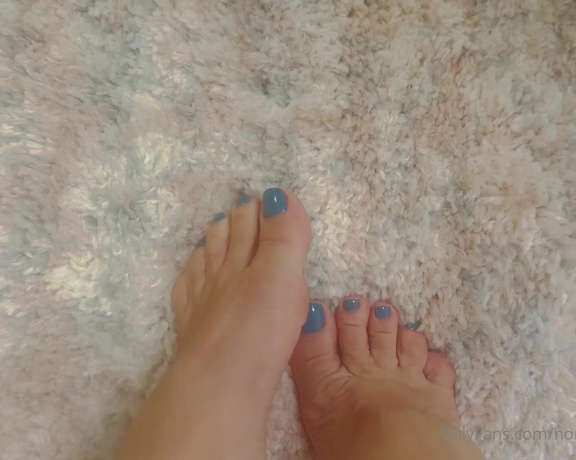 Honey Crest aka Honeysperfectfeet OnlyFans - Happy Monday! I just wanted to check in, say Hi!” And show you my feet 8