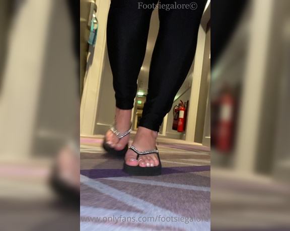 Footsiegalore aka Footsiegalore OnlyFans - Imagine bumping into me in the lift or in the hallway of your hotel