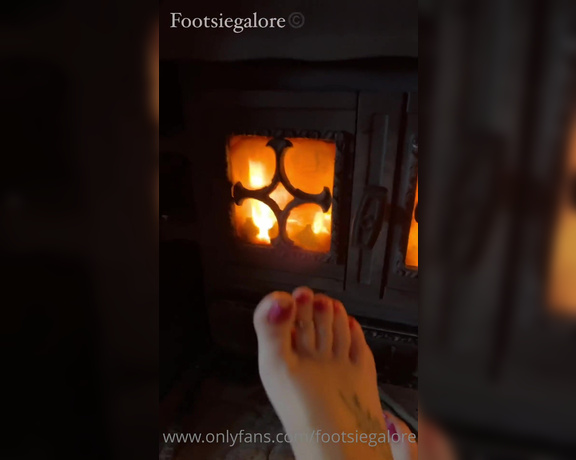 Footsiegalore aka Footsiegalore OnlyFans - Looking all hot and sexy by the fire