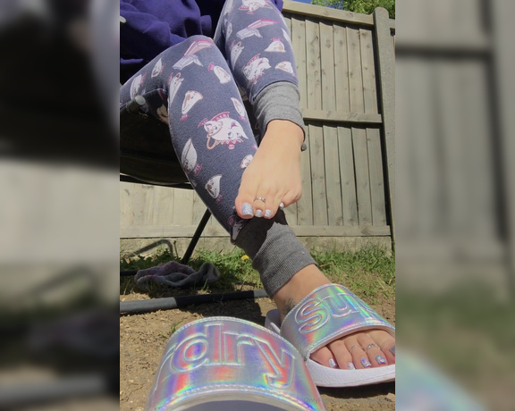 Footsiegalore aka Footsiegalore OnlyFans - Casually chilling in the garden hypnotising you with these feet