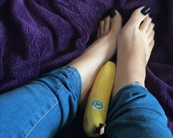 Footsiegalore aka Footsiegalore OnlyFans - Only fans exclusive! Had some fun with my banana