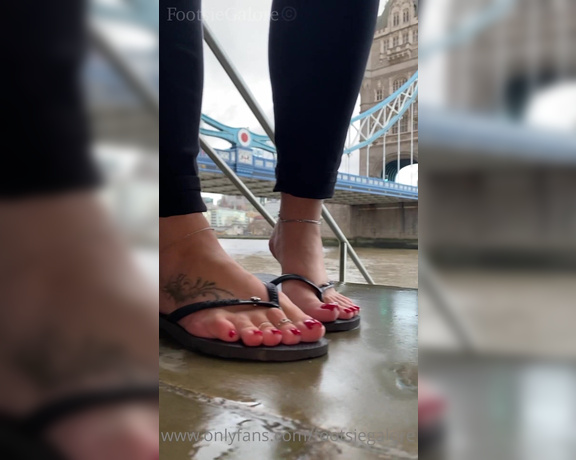 Footsiegalore aka Footsiegalore OnlyFans - Big Ben is looking down while I show off my perfect red pedi by the Thames!