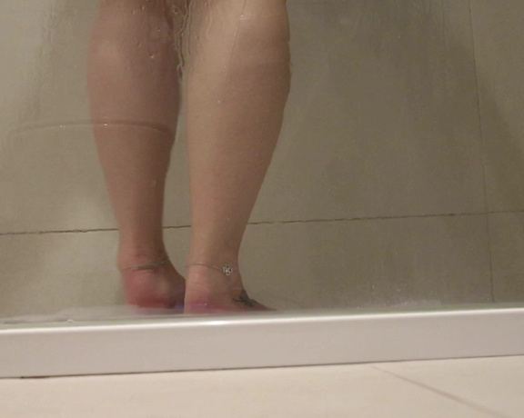 Footsiegalore aka Footsiegalore OnlyFans - Someone’s peeking on me in the shower (part 1)